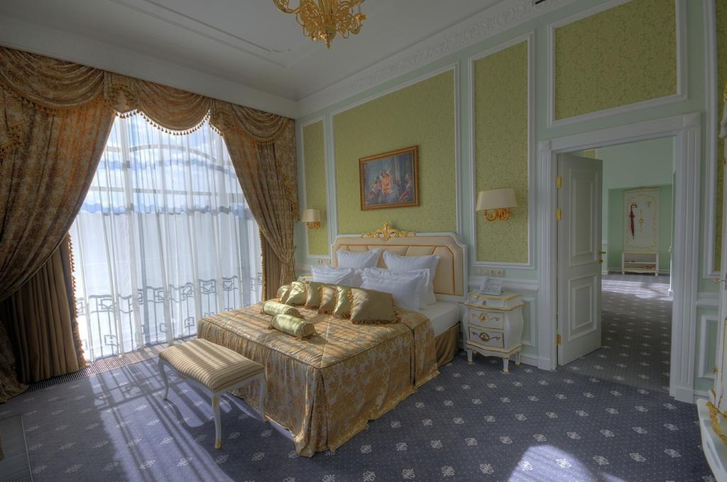 Aleksandrovski Grand Hotel ウラジカフカス 部屋 写真