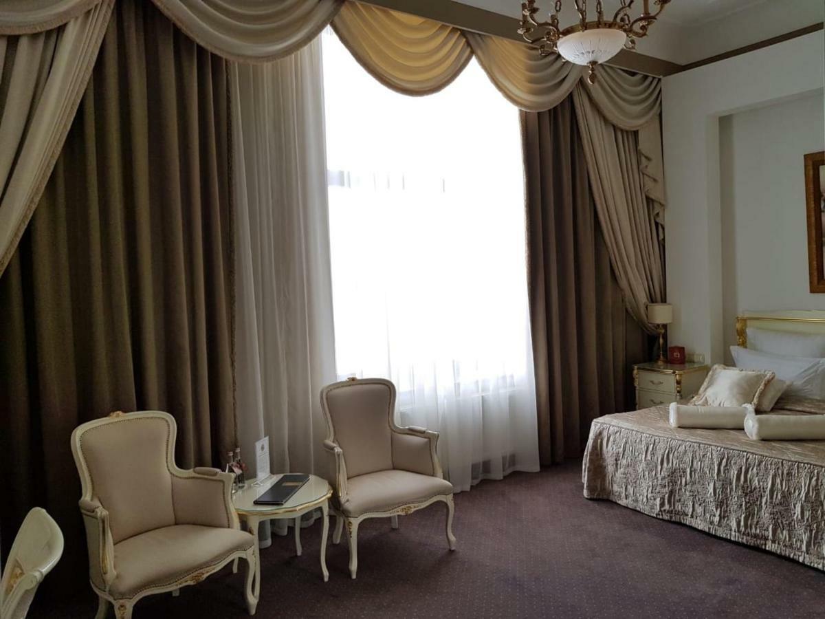 Aleksandrovski Grand Hotel ウラジカフカス エクステリア 写真