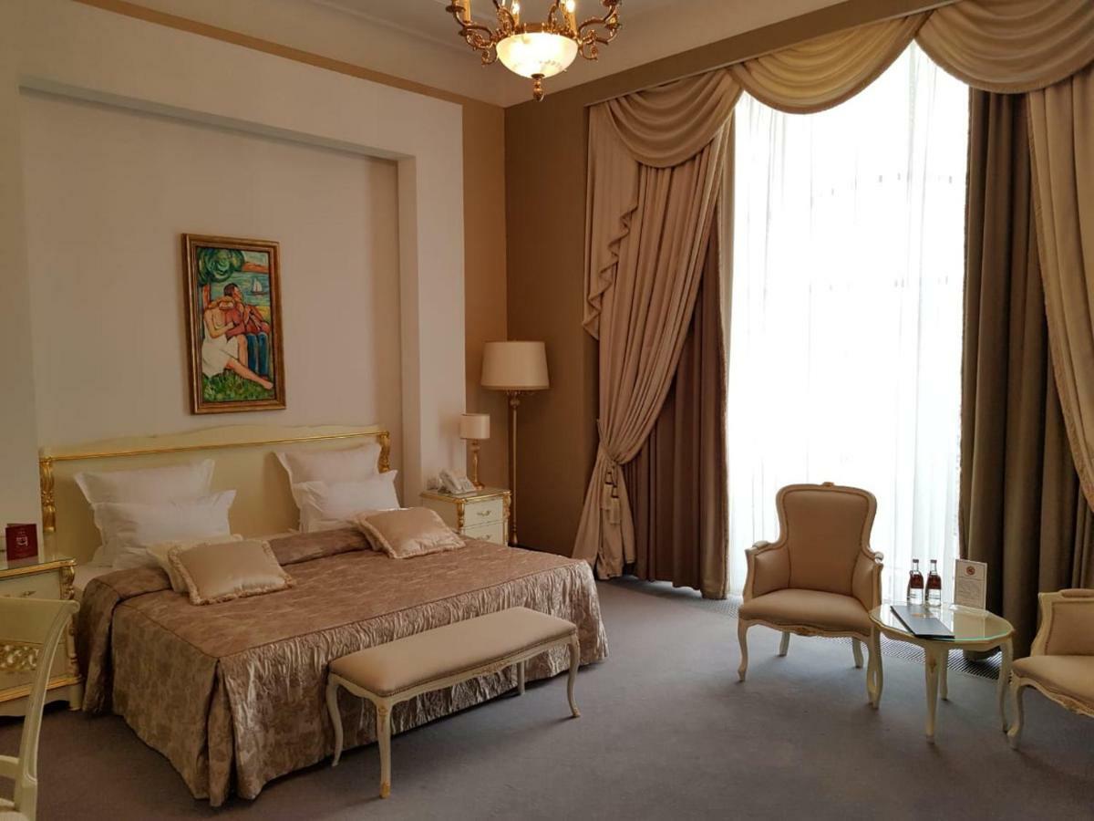 Aleksandrovski Grand Hotel ウラジカフカス エクステリア 写真